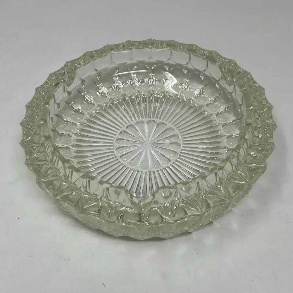 Vtg MCM Diamond Cut Starburst Pattern Glass Ashtray Clear Heavy 7½" diam Round